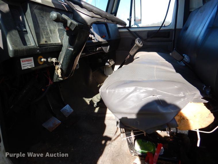 image for item DJ3766 1998 International 4700  dump truck