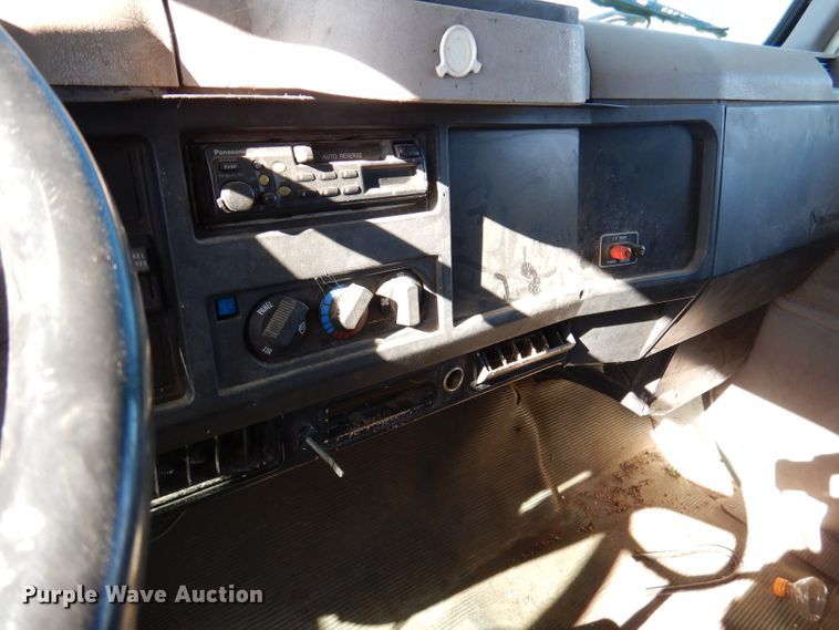 image for item DJ3766 1998 International 4700  dump truck