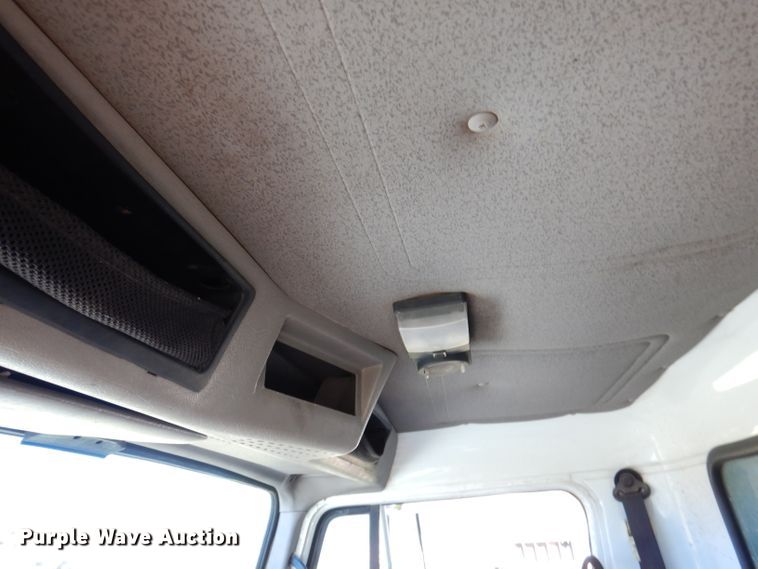 image for item DJ3766 1998 International 4700  dump truck