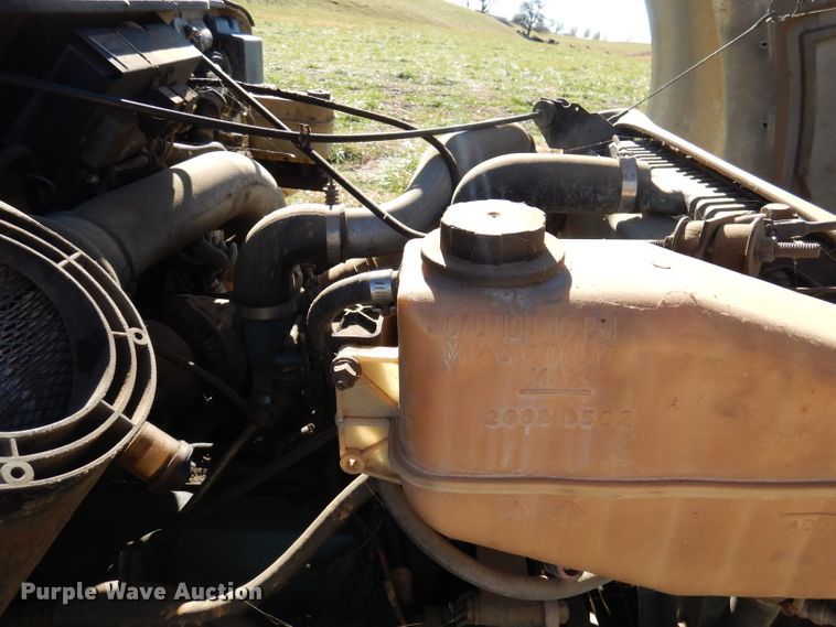 image for item DJ3766 1998 International 4700  dump truck