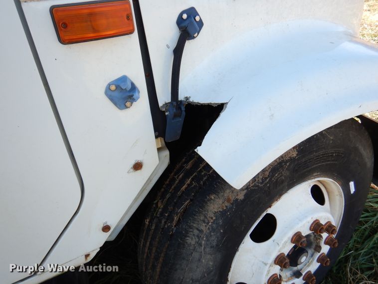 image for item DJ3766 1998 International 4700  dump truck