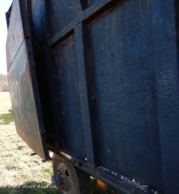 image for item DJ3766 1998 International 4700  dump truck