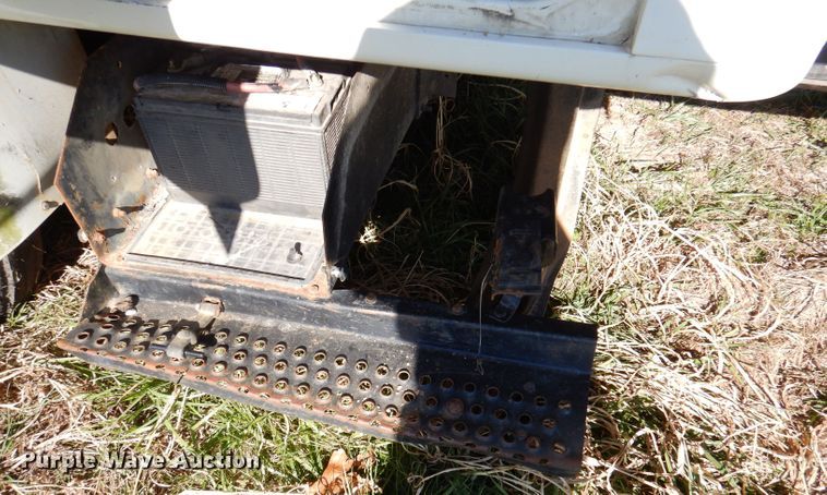 image for item DJ3766 1998 International 4700  dump truck