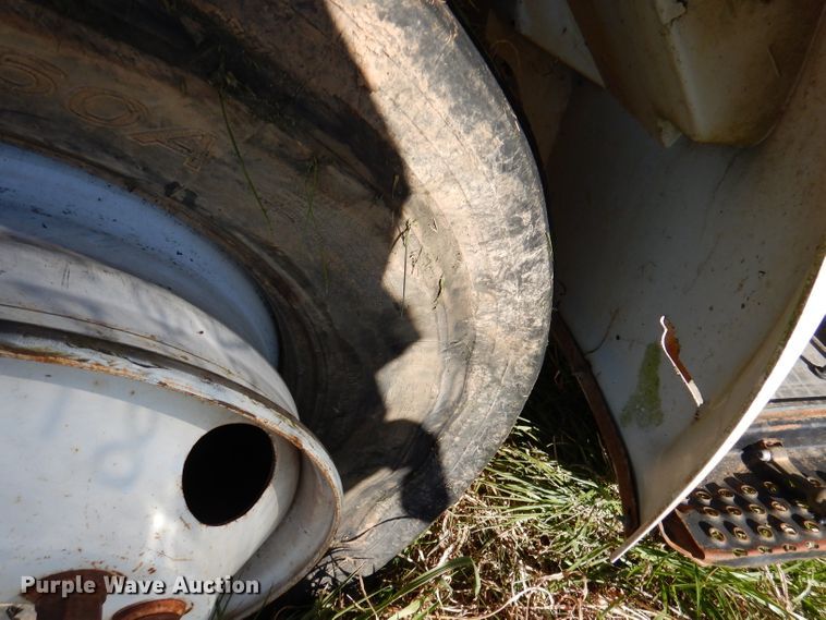 image for item DJ3766 1998 International 4700  dump truck