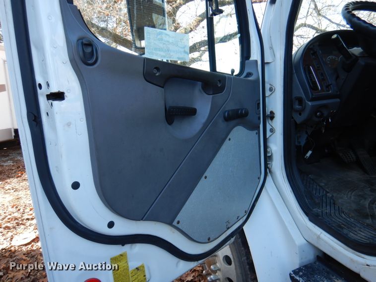 image for item DJ3767 2004 Freightliner M2 106  flatbed truck