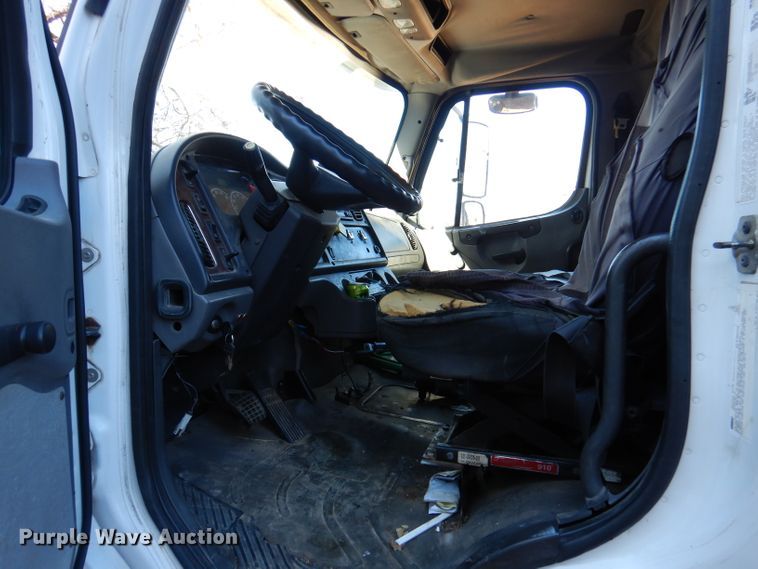 image for item DJ3767 2004 Freightliner M2 106  flatbed truck