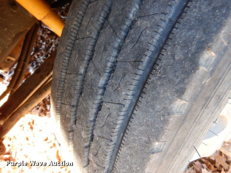 image for item DJ3767 2004 Freightliner M2 106  flatbed truck