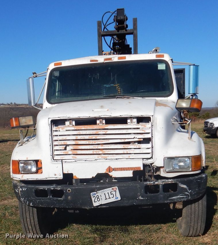 image for item DJ3769 1991 International 4900  crane truck