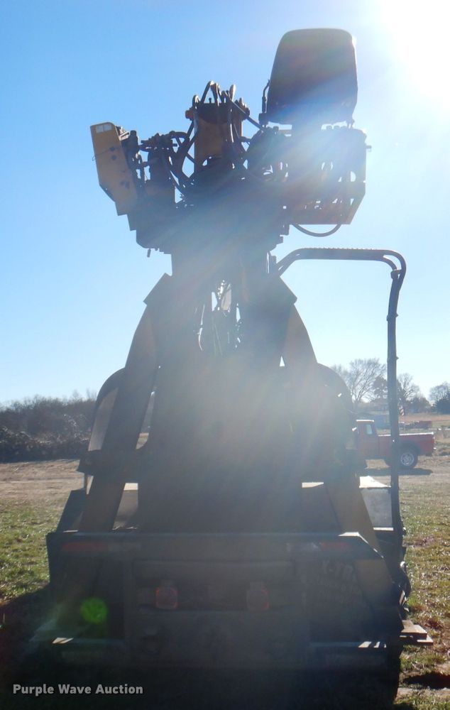 image for item DJ3769 1991 International 4900  crane truck