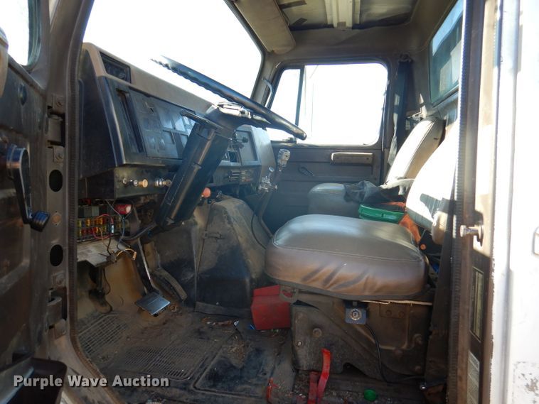 image for item DJ3769 1991 International 4900  crane truck