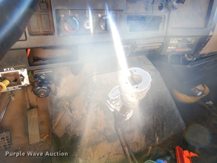 image for item DJ3769 1991 International 4900  crane truck