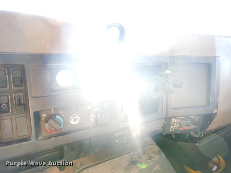 image for item DJ3769 1991 International 4900  crane truck