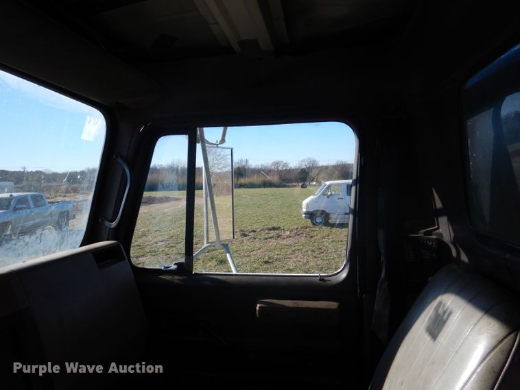 image for item DJ3769 1991 International 4900  crane truck