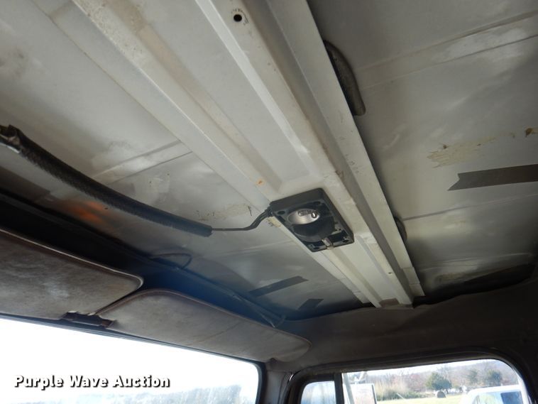 image for item DJ3769 1991 International 4900  crane truck