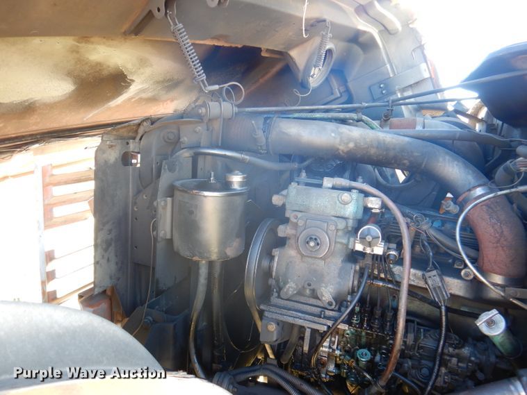 image for item DJ3769 1991 International 4900  crane truck