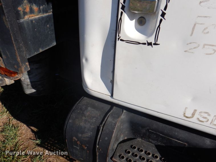 image for item DJ3769 1991 International 4900  crane truck