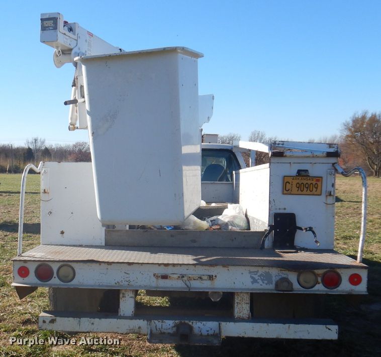 image for item DJ3770 1999 Ford F350 Super Duty  bucket truck