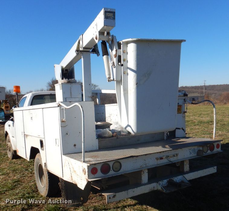 image for item DJ3770 1999 Ford F350 Super Duty  bucket truck