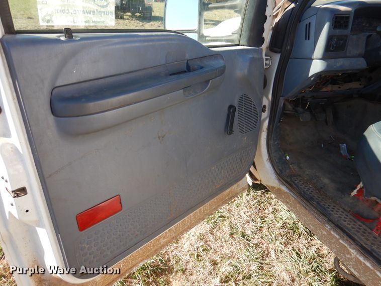 image for item DJ3770 1999 Ford F350 Super Duty  bucket truck