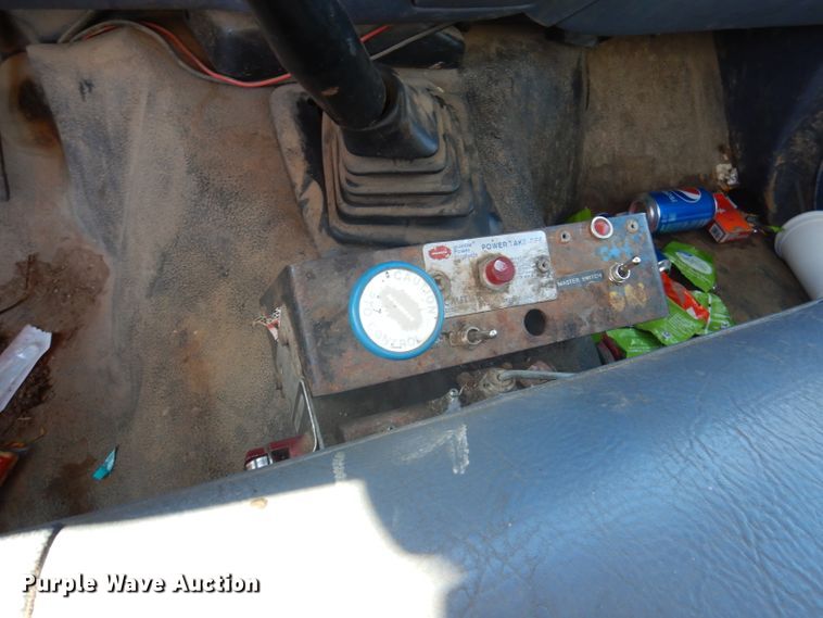 image for item DJ3770 1999 Ford F350 Super Duty  bucket truck