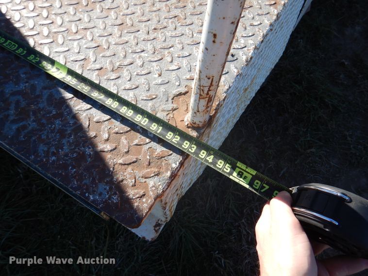 image for item DJ3770 1999 Ford F350 Super Duty  bucket truck