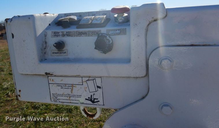 image for item DJ3770 1999 Ford F350 Super Duty  bucket truck