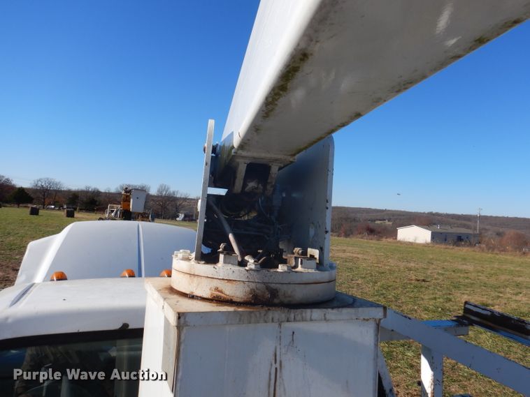 image for item DJ3770 1999 Ford F350 Super Duty  bucket truck