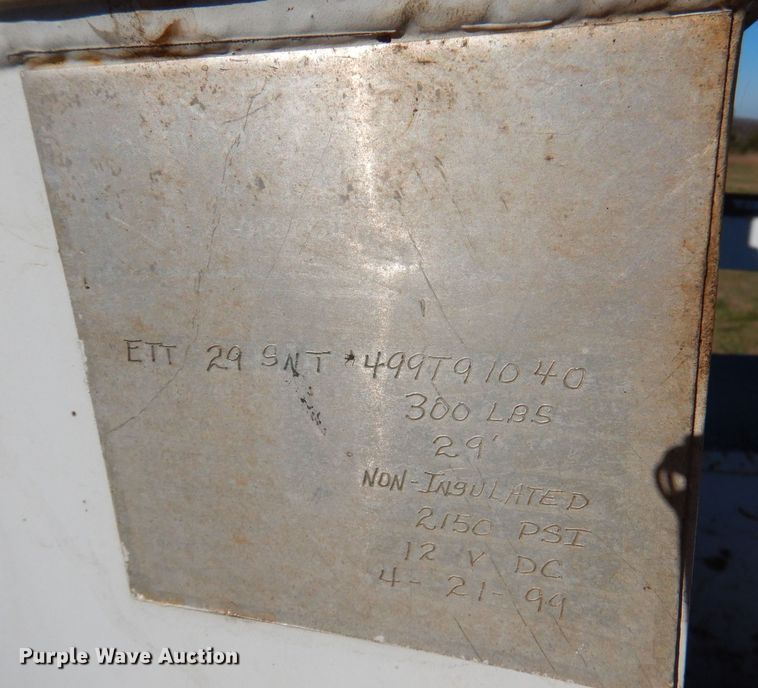 image for item DJ3770 1999 Ford F350 Super Duty  bucket truck