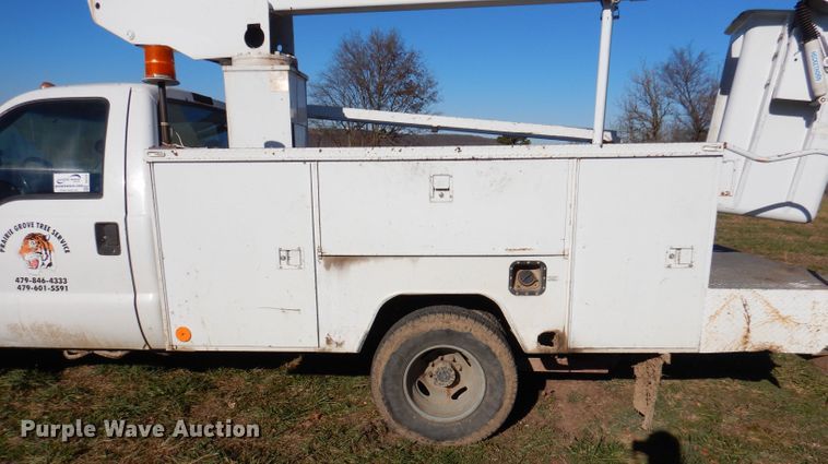 image for item DJ3770 1999 Ford F350 Super Duty  bucket truck