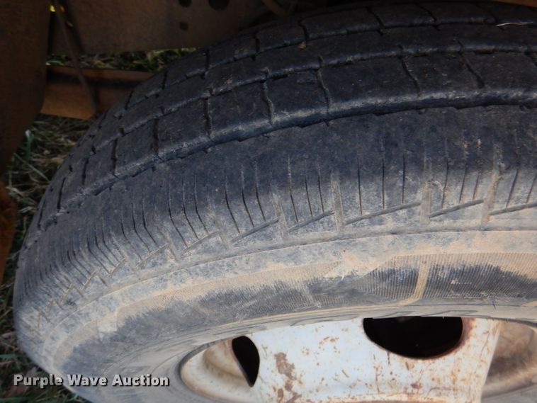 image for item DJ3770 1999 Ford F350 Super Duty  bucket truck