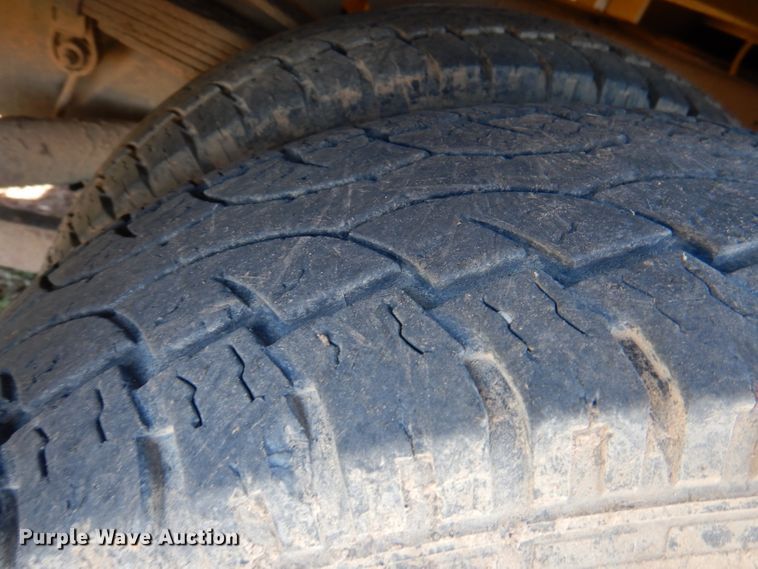 image for item DJ3770 1999 Ford F350 Super Duty  bucket truck