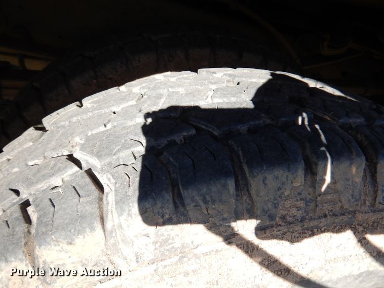 image for item DJ3770 1999 Ford F350 Super Duty  bucket truck