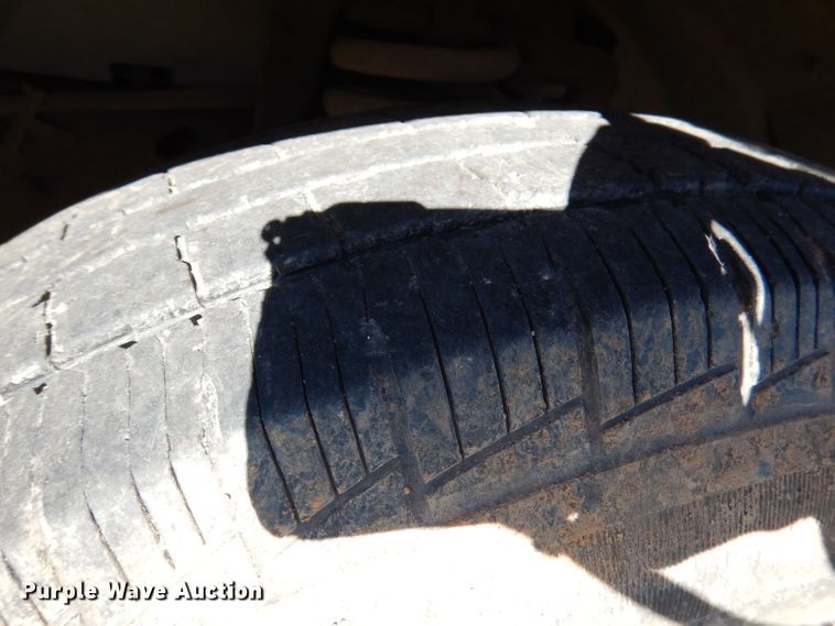 image for item DJ3770 1999 Ford F350 Super Duty  bucket truck