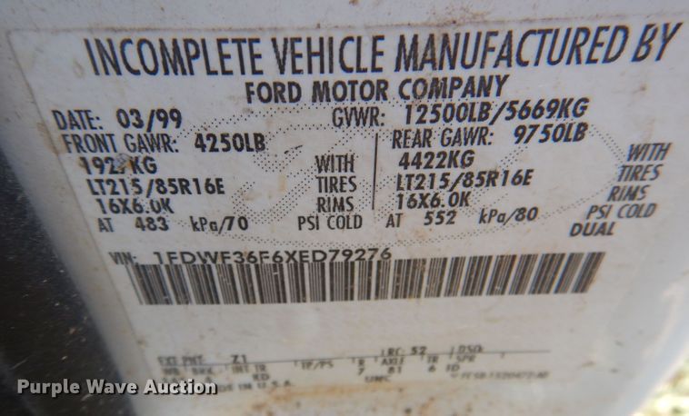 image for item DJ3770 1999 Ford F350 Super Duty  bucket truck