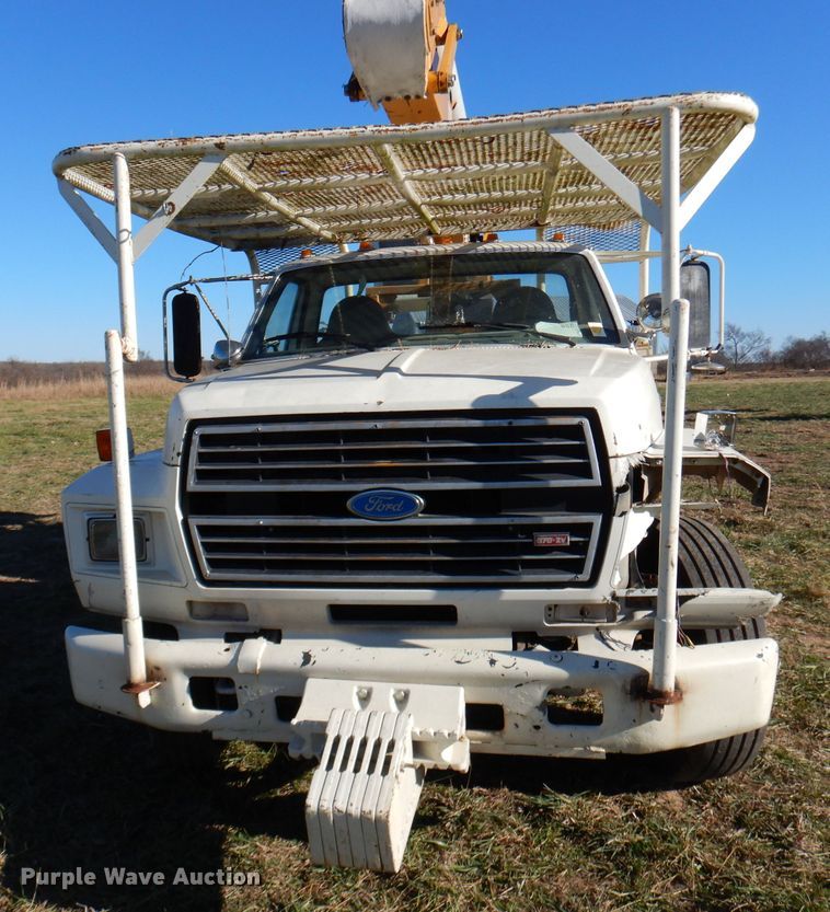 image for item DJ3771 1982 Ford F600  bucket truck