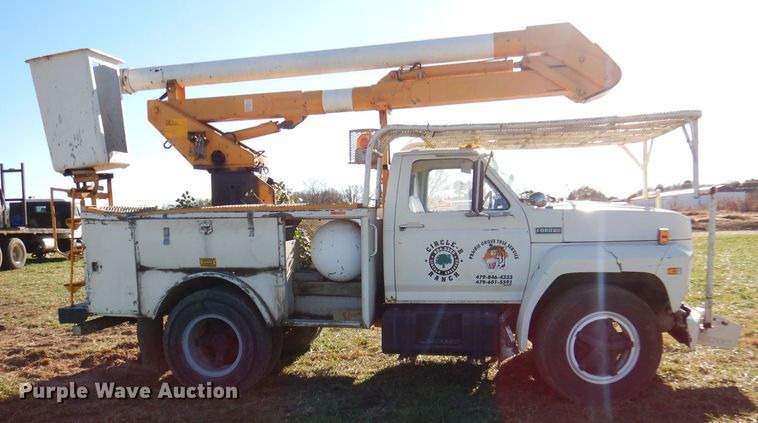 image for item DJ3771 1982 Ford F600  bucket truck