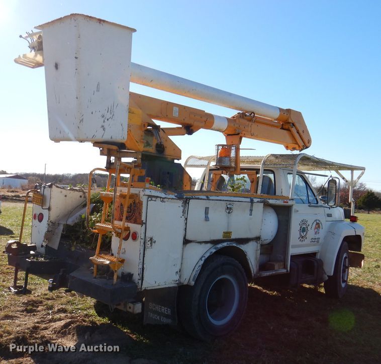 image for item DJ3771 1982 Ford F600  bucket truck