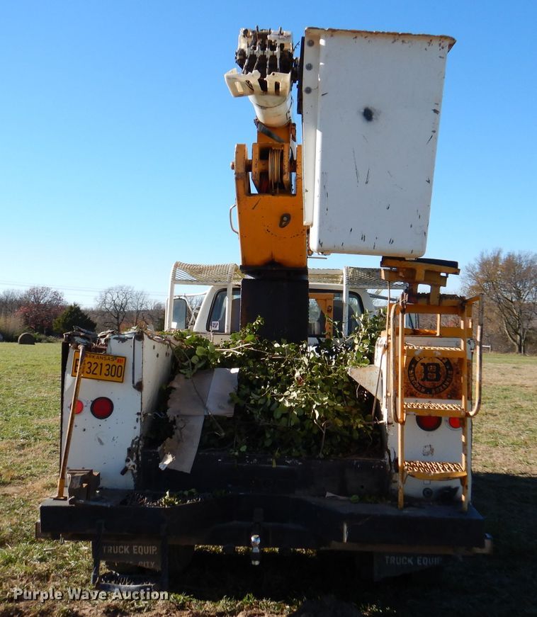 image for item DJ3771 1982 Ford F600  bucket truck