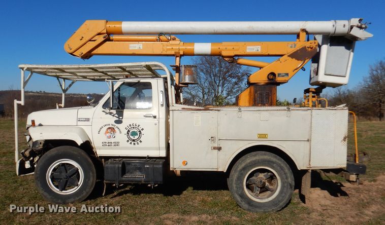 image for item DJ3771 1982 Ford F600  bucket truck