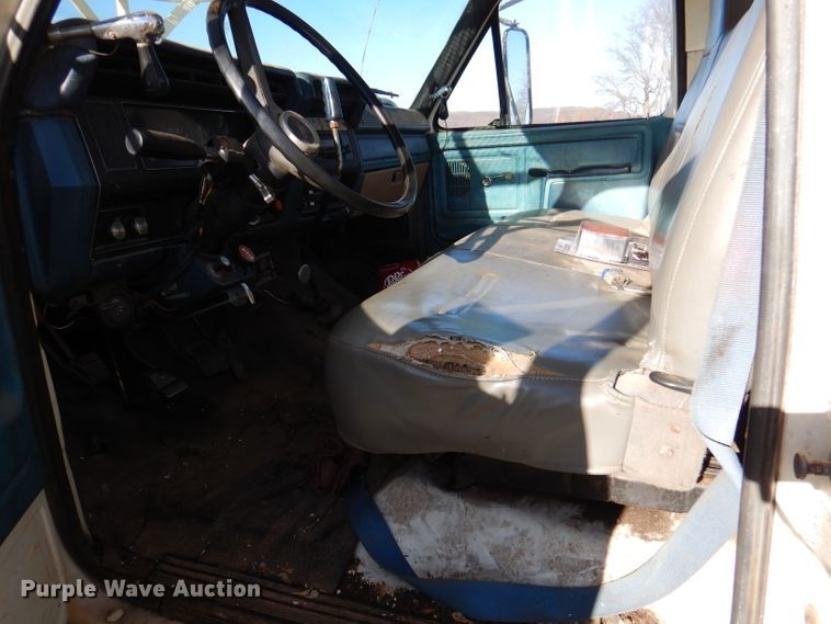 image for item DJ3771 1982 Ford F600  bucket truck