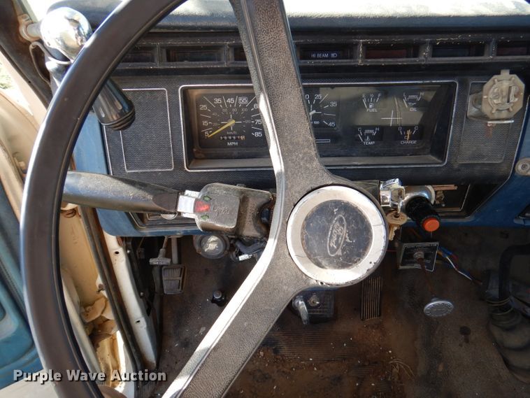 image for item DJ3771 1982 Ford F600  bucket truck