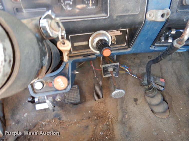 image for item DJ3771 1982 Ford F600  bucket truck