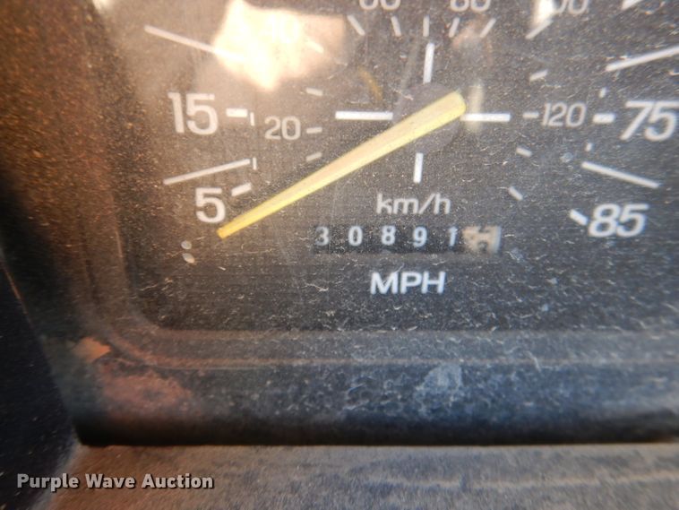 image for item DJ3771 1982 Ford F600  bucket truck