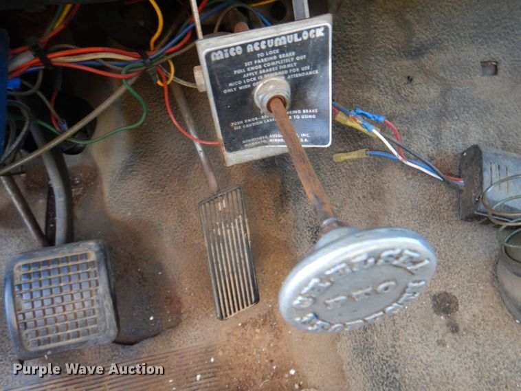 image for item DJ3771 1982 Ford F600  bucket truck