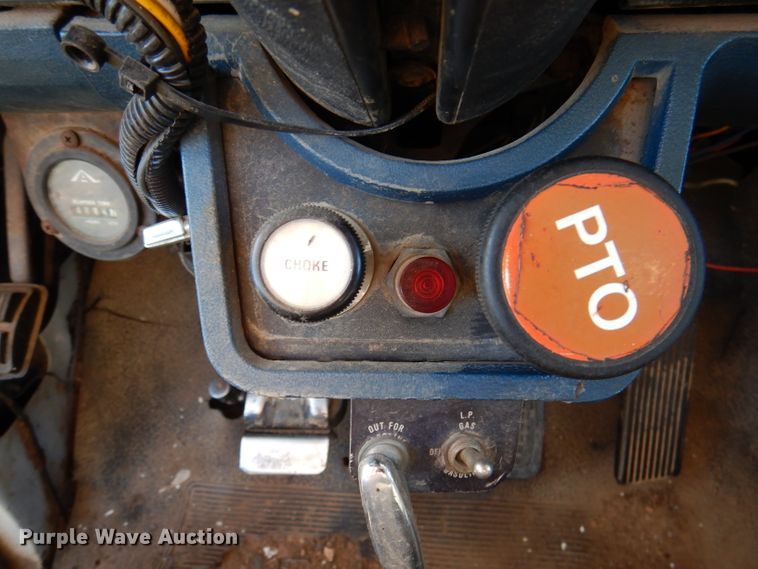 image for item DJ3771 1982 Ford F600  bucket truck