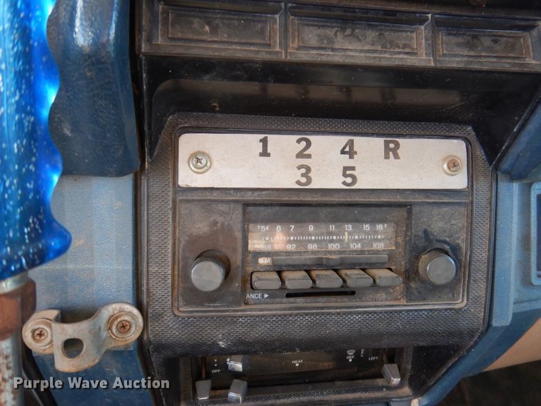 image for item DJ3771 1982 Ford F600  bucket truck