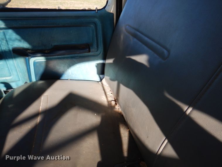 image for item DJ3771 1982 Ford F600  bucket truck