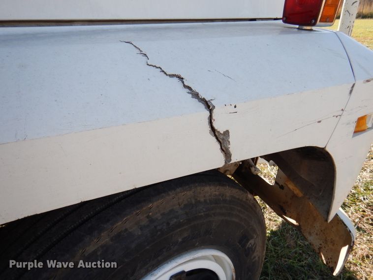 image for item DJ3771 1982 Ford F600  bucket truck