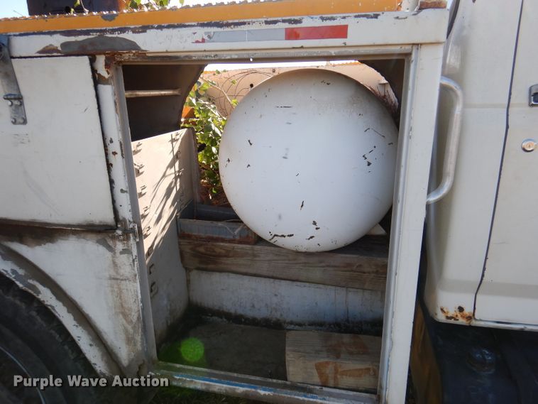 image for item DJ3771 1982 Ford F600  bucket truck