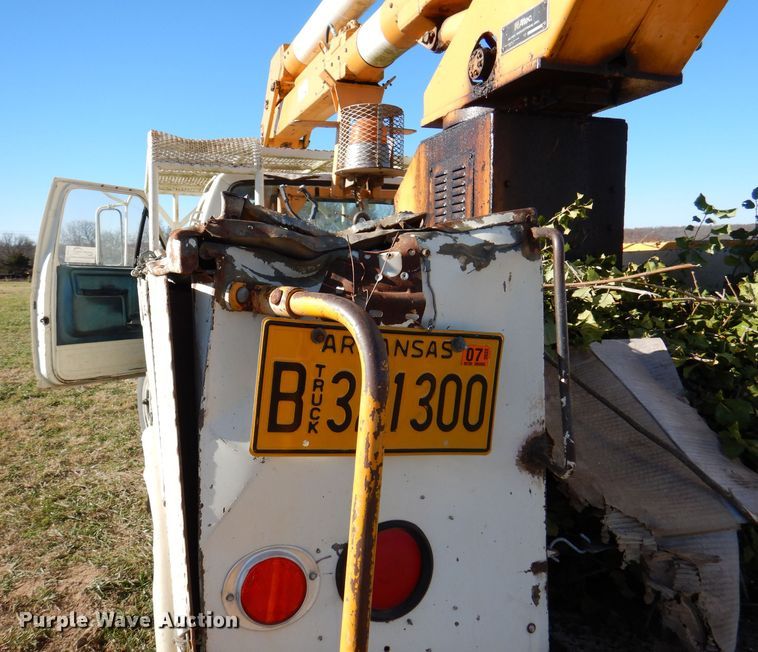 image for item DJ3771 1982 Ford F600  bucket truck